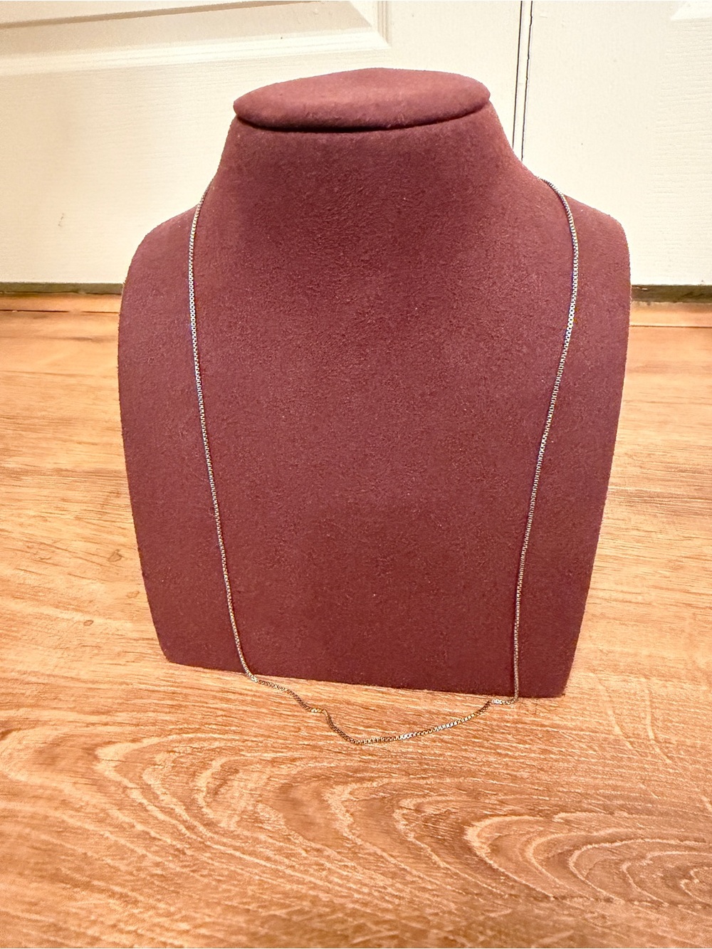 Silver toned box chain necklace